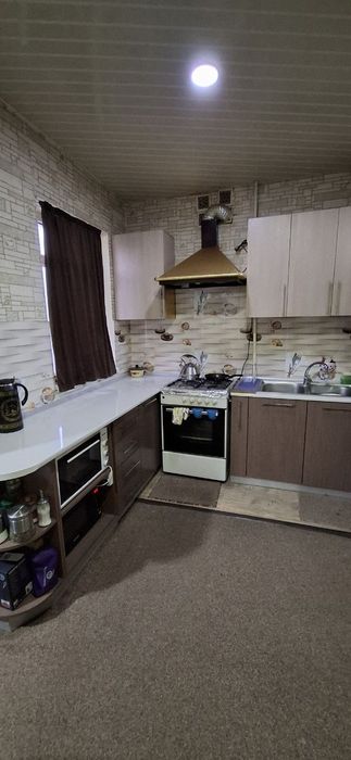 Srochna kvartira sotiladi