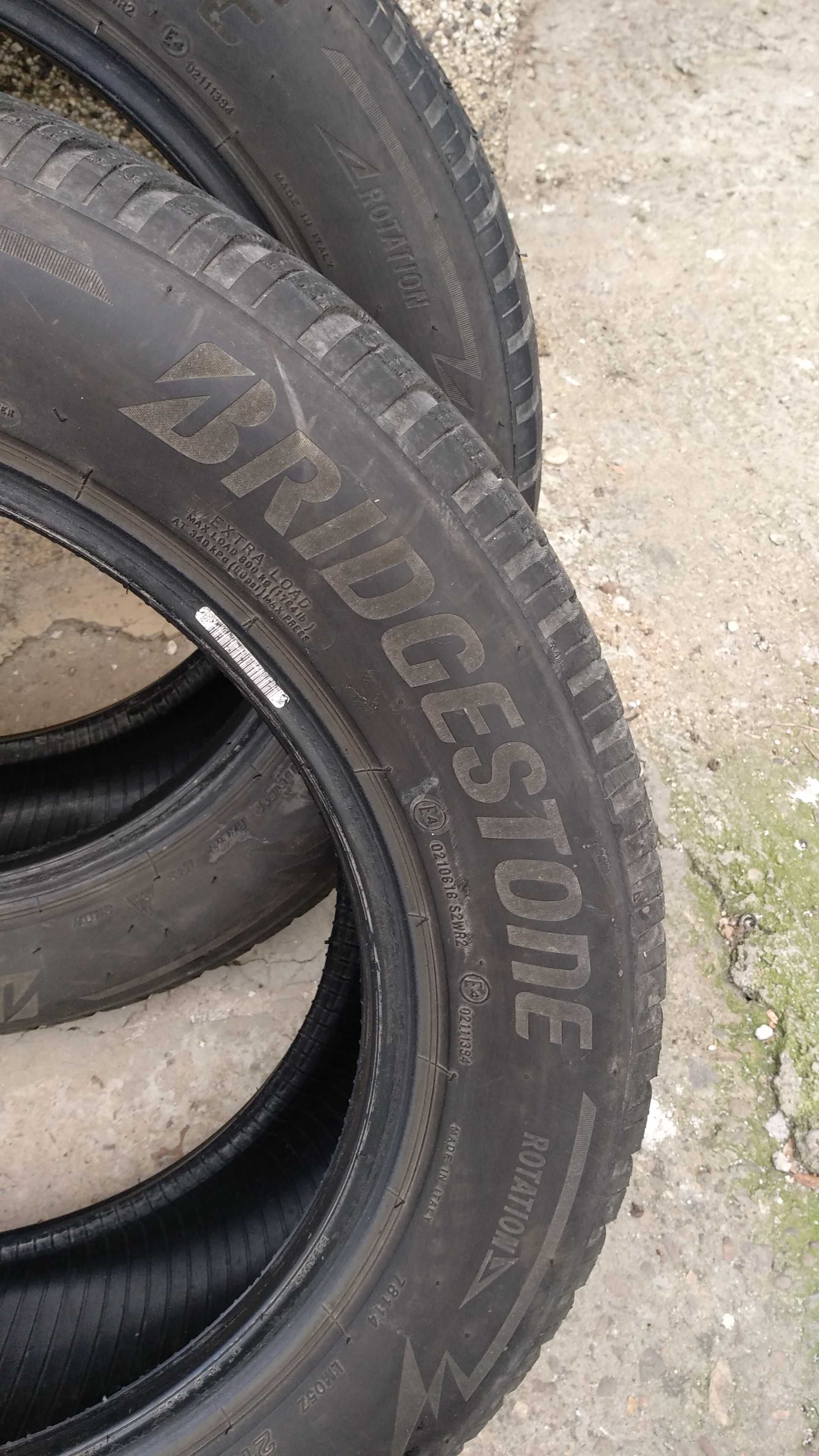 Гуми Bridgestone 215/60R17 - зимни 4 броя 2019г.