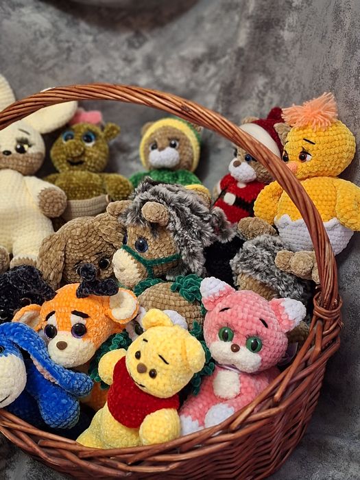Вязаные игрушки  ручной работы.