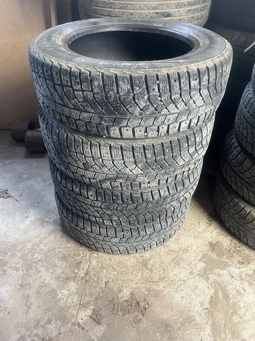 Продам зимний шиповный шины 4комплект размер 185/65/15