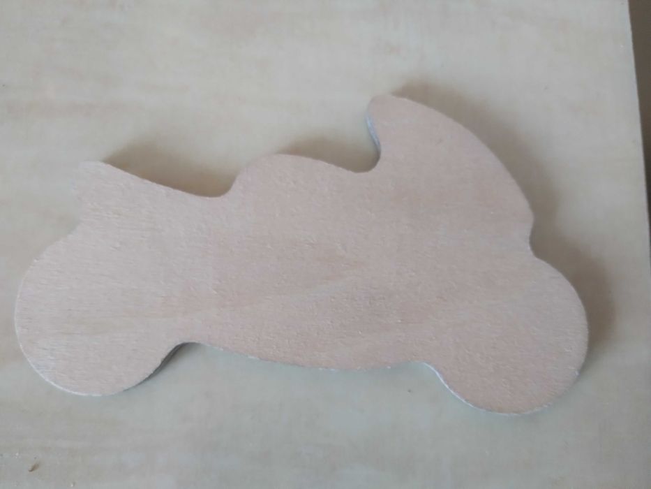 Дървена фигурка декорация Моторче