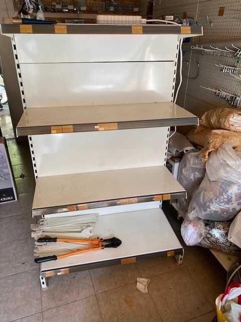 Стелажи за магазин