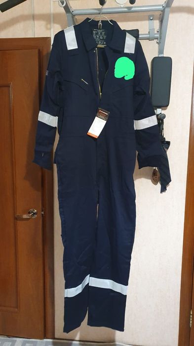 Продам комбинезон и обувь