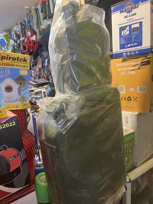 Канистра под бензин .Воронка под бензин