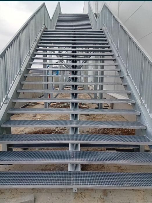 Scări metalice pentru interior și exterior