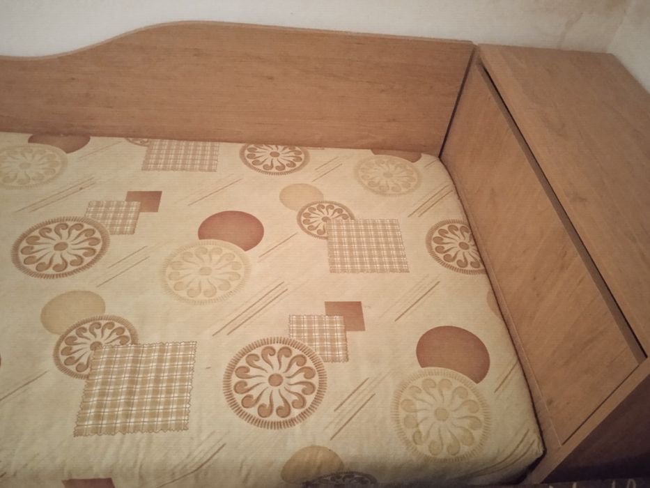 Легло с ракла, светъл цвят