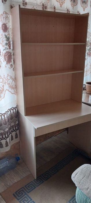 Продаю стол письменный