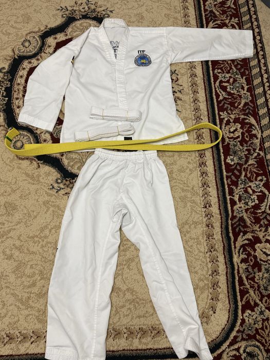 Комплект для тхэквондо: форма, шлемы и футы — ITF