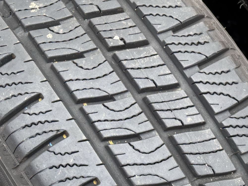 205/65R16C Goodiyear CargoVector 4бр зимни dot1820 8мм