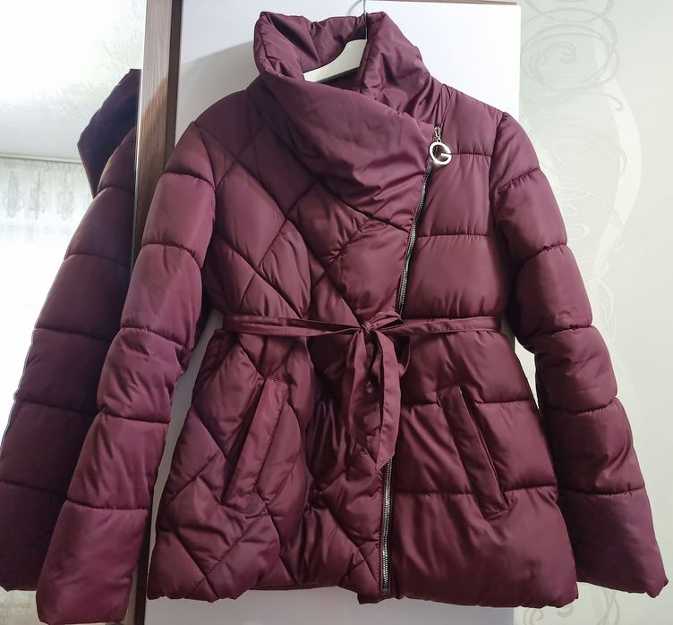 Куртка с поясом бордо