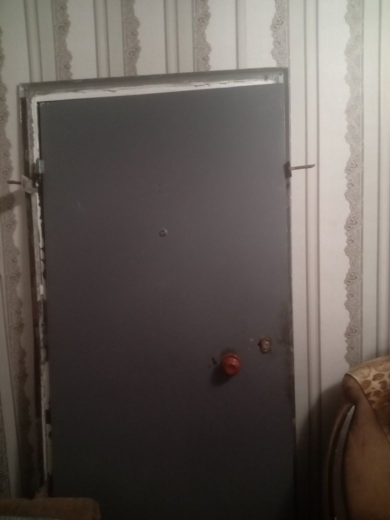 Продам железную дверь