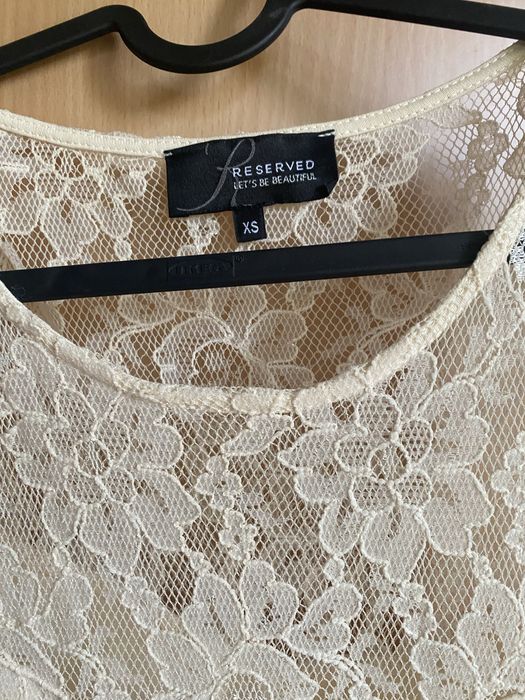 Бяла дантелена рокля