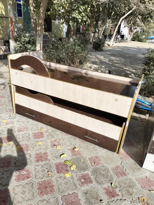 Kravat sotiladi srochniga