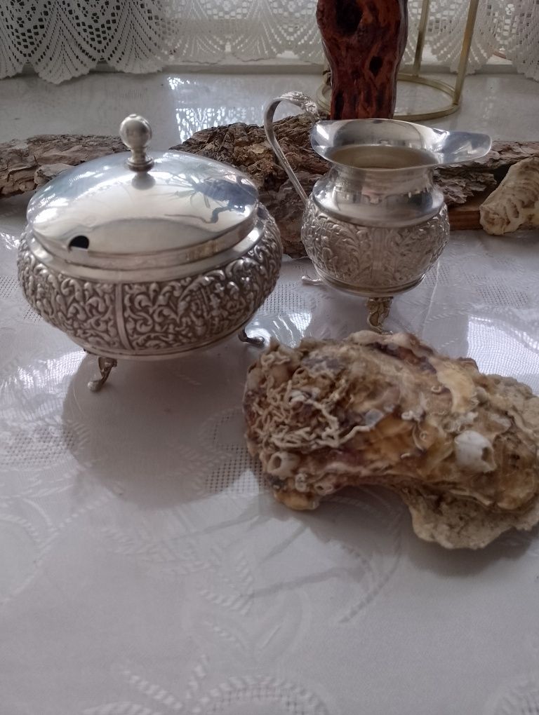 Сребърни съдове за чай, кафе