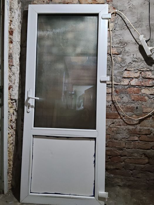 Ușa de termopan   .