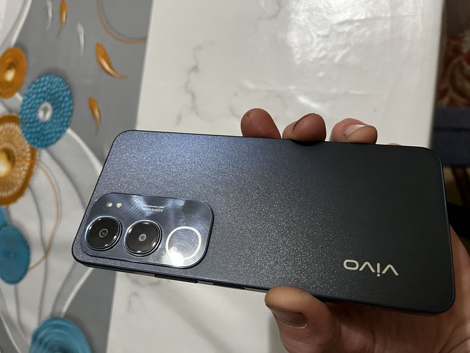 Смартфон Vivo Y19S
