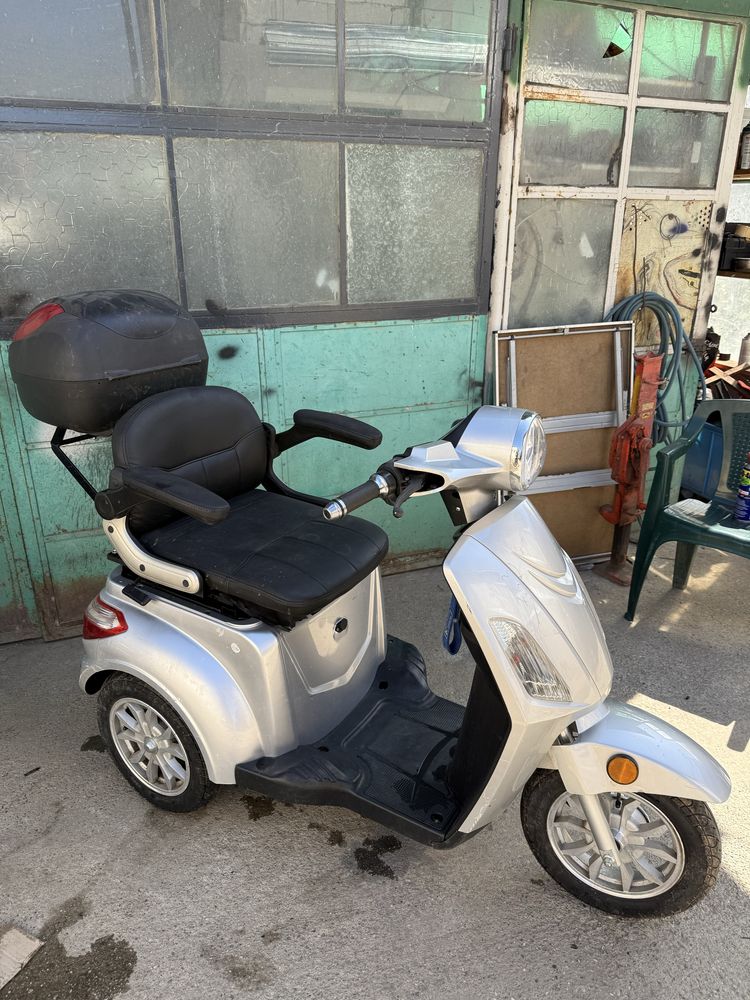 Scuter  electric 3 roti ( import germania )