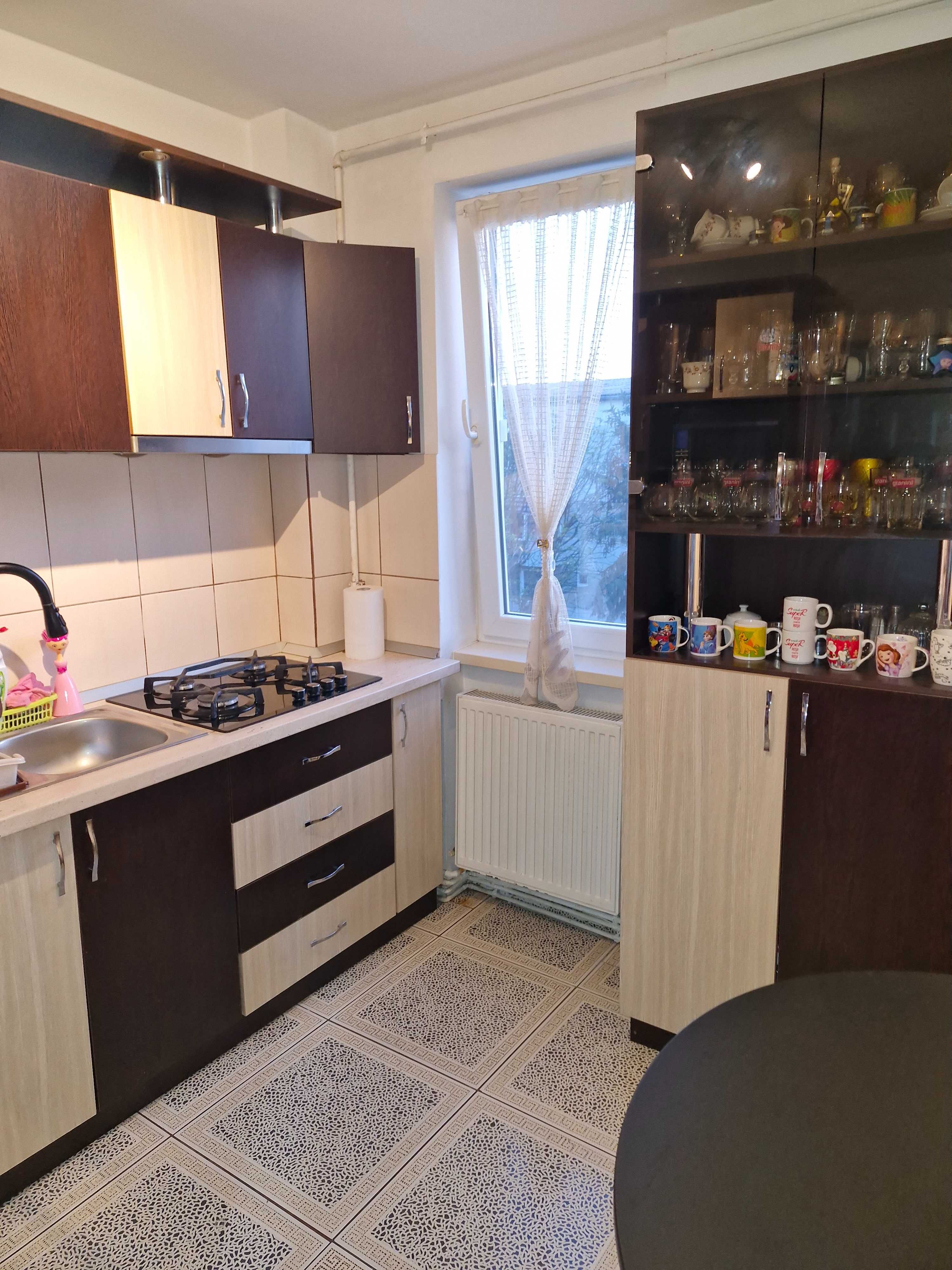 Vând apartament cu 3 camere