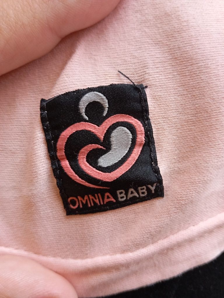 Еластичен слинг за носене на бебе - OMNIA BABY цвят праскова