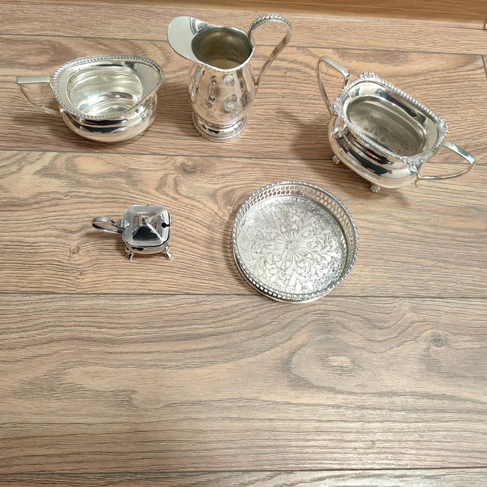Антикварен посребрен комплект