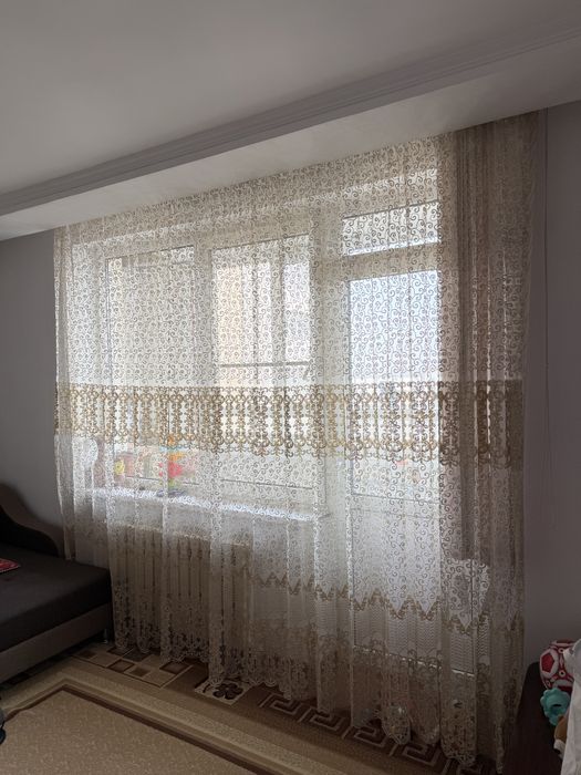 Шторы тюль золотистого цвета в зал/холл/гостинную