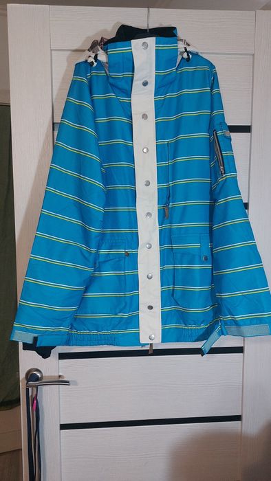 Горнолыжная сноубордическая/лыжная куртка. Размер М.