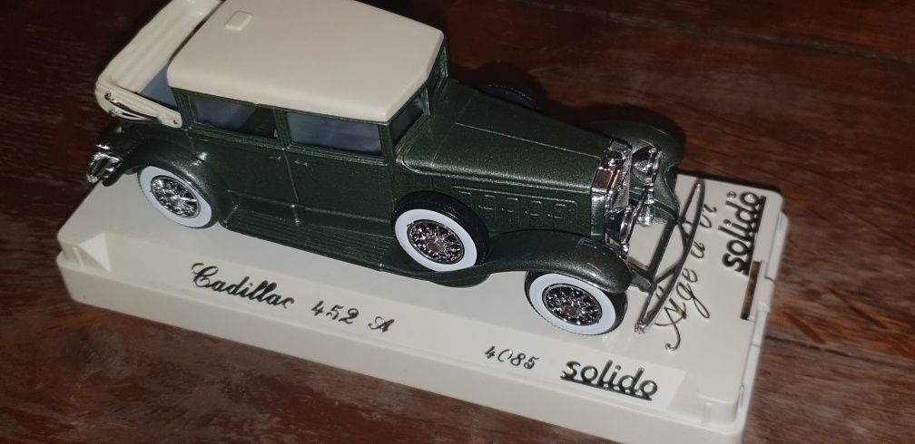 Macheta Cadillac 452A Solido Made in France Age d'or scara 1:43