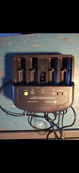 Incarcator de baterii NiCd si NiMh ptr toate tipurile de baterii