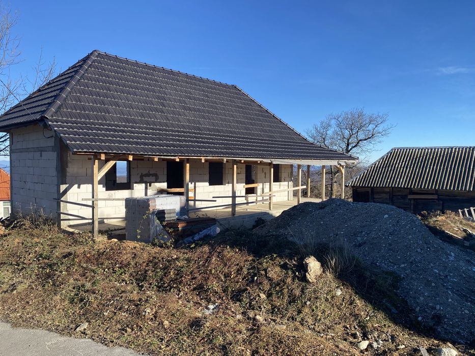 Casa La Munte Noua +Teren 1420mp In Ținutul Padurenilor Com Batrana