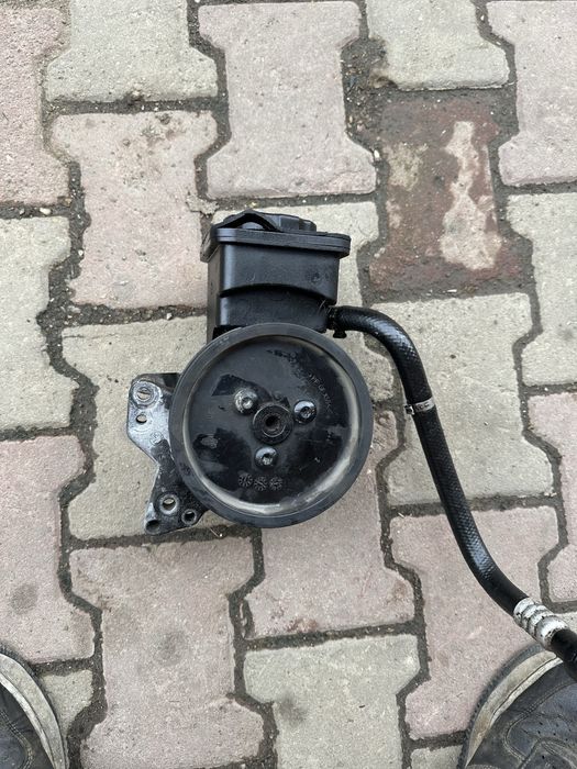Pompa servo servodirectie BMW Seria 5 E60 E61 520d 163cp 2.0 diesel