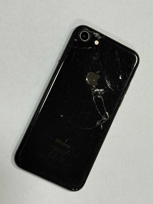 Apple iPhone 8 64GB 75%bh / пукнат гръб
