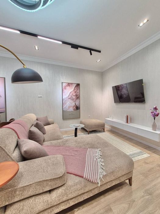 2 комнатная квартира в центре.