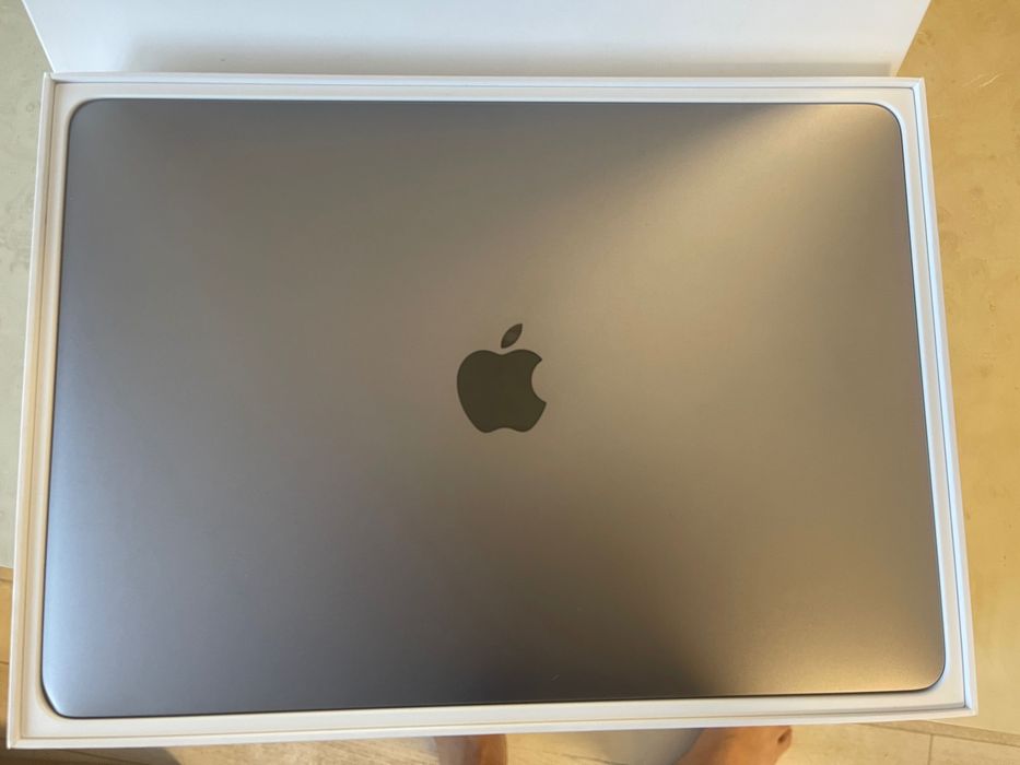 MacBook Pro 13 inch Touch Bar 2016 - Pachet complet + folie ecran