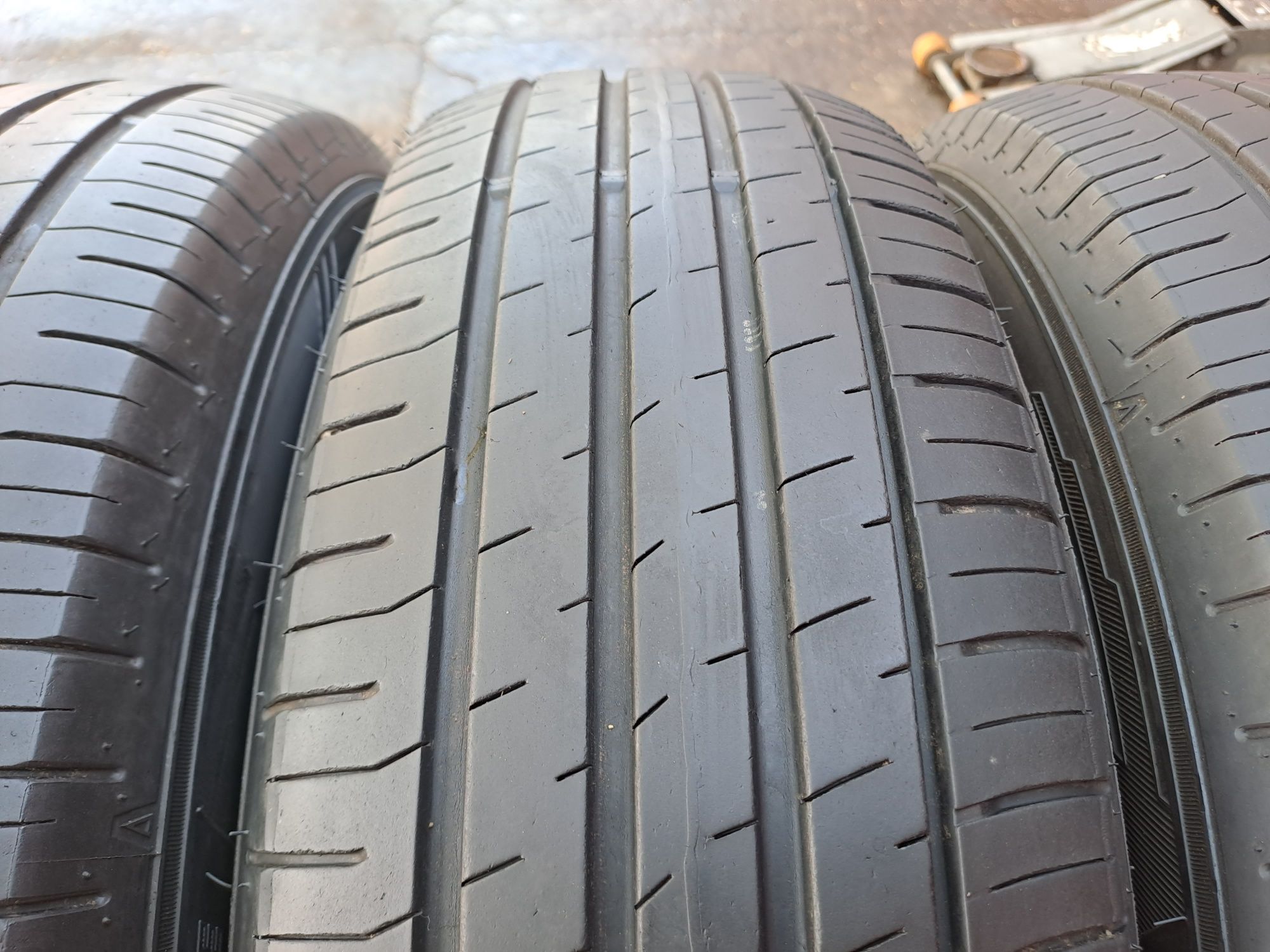 4бр. 205/70/16 Falken: Летни гуми за джип/ SUV