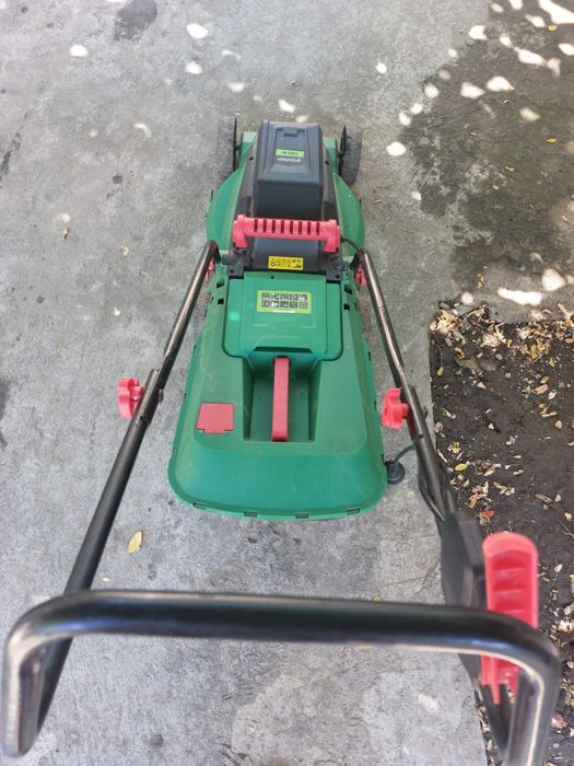 Mașină de tuns iarba