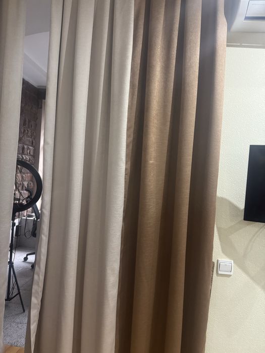 Посуда вазы шторы ковры мебель холодильники стаканы, кровати, конционе