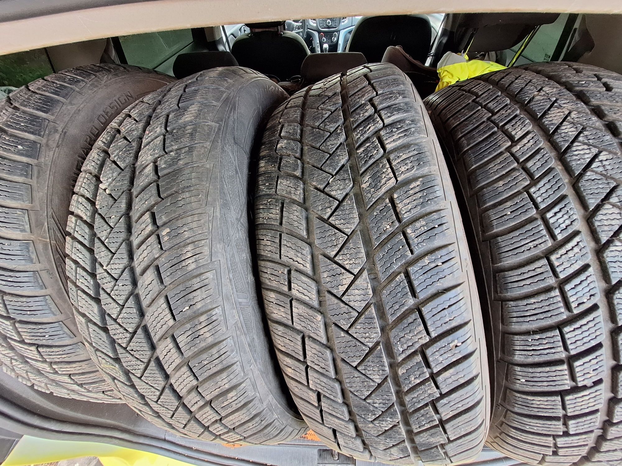 Продавам Гуми 225/55/19