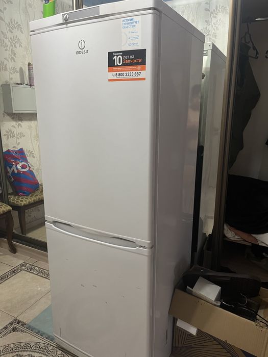 Холодильник Indesit ES 16