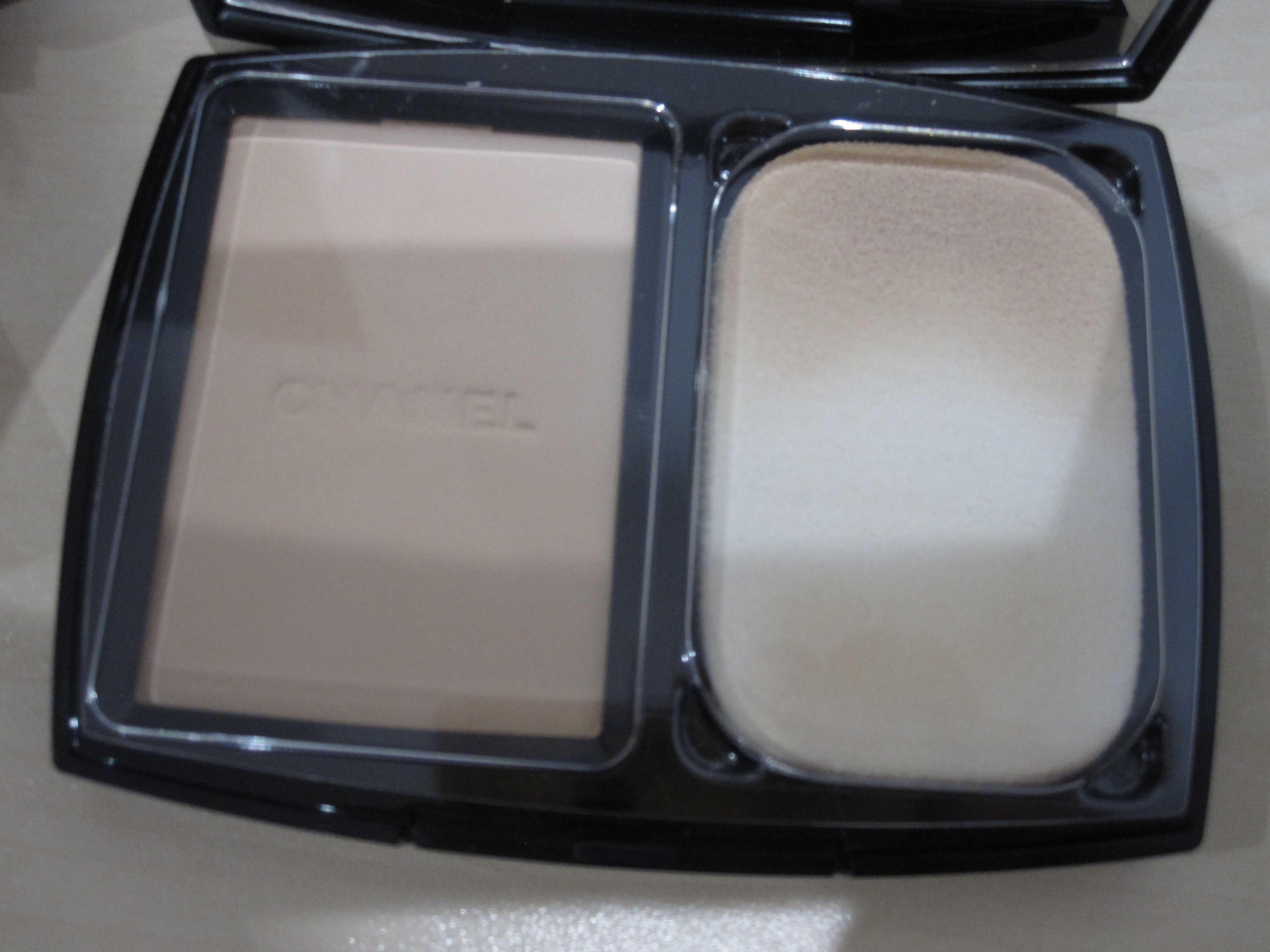 Vitalumiere compact douceur teint poudre aerien CHANEL- 20 BEIGE