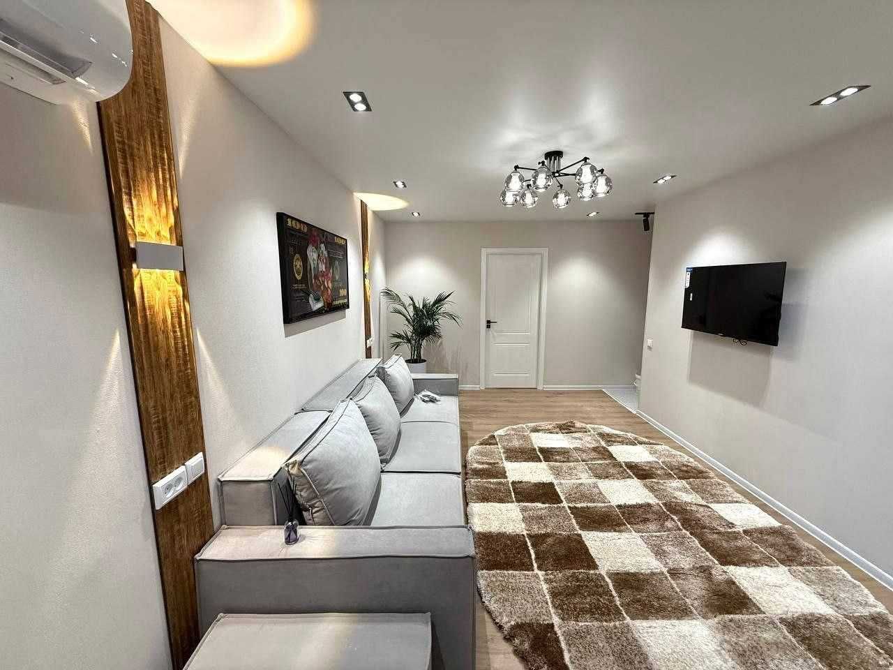 Продам 2в 3-х комнатную (52кв.м)с ремонтом по ул.Бобура. NEXT