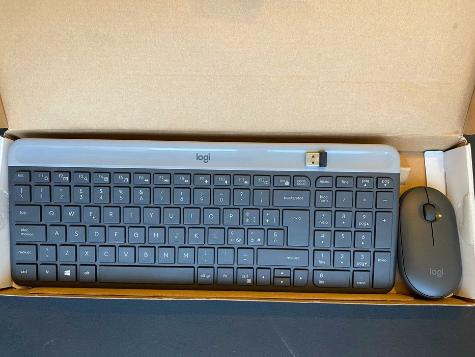 Клавиатура с мишка Logitech MK470(нова неизползвана)