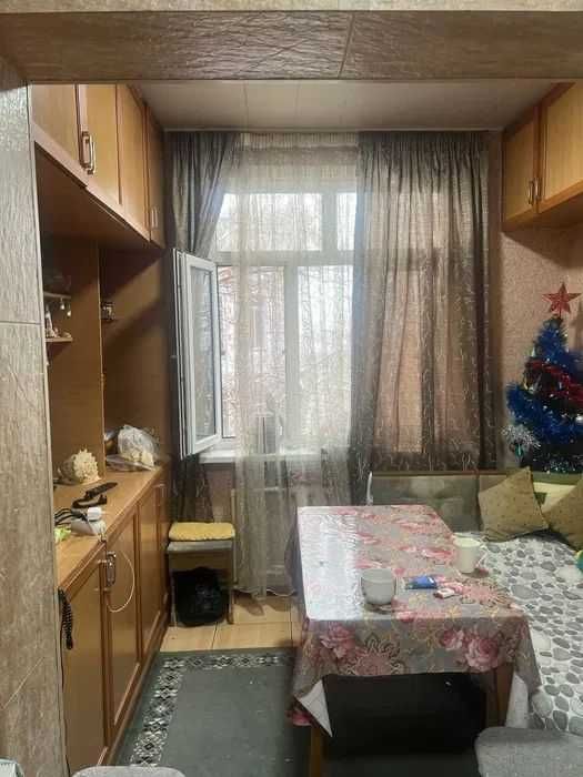 Продаётся квартира в Ташкенте 2/3/5 на Юну-ком районе.Недорого (J2490)