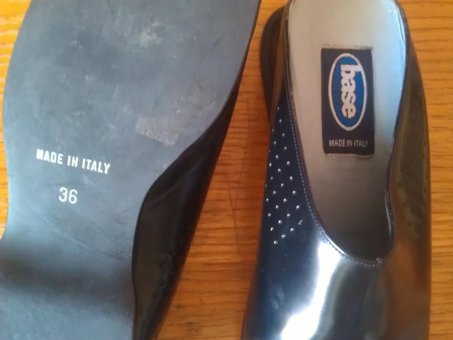 Pantofi , papuci din lac