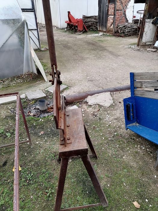 Продавам Гилотина