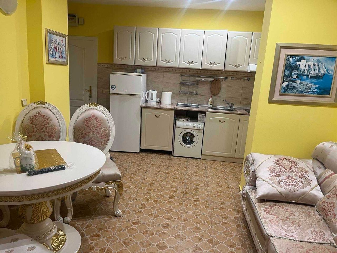 Продава се Двустаен апартамент в к.к. Елените - 67 кв.м за 1568 €/кв.м - Снимка #1