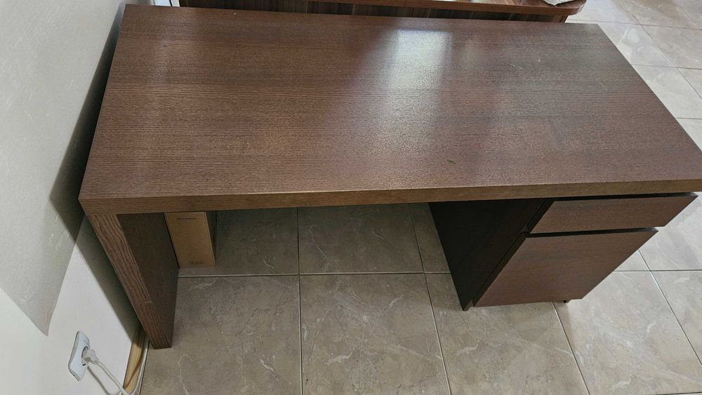 бюро IKEA MALM в тъмнокафяво