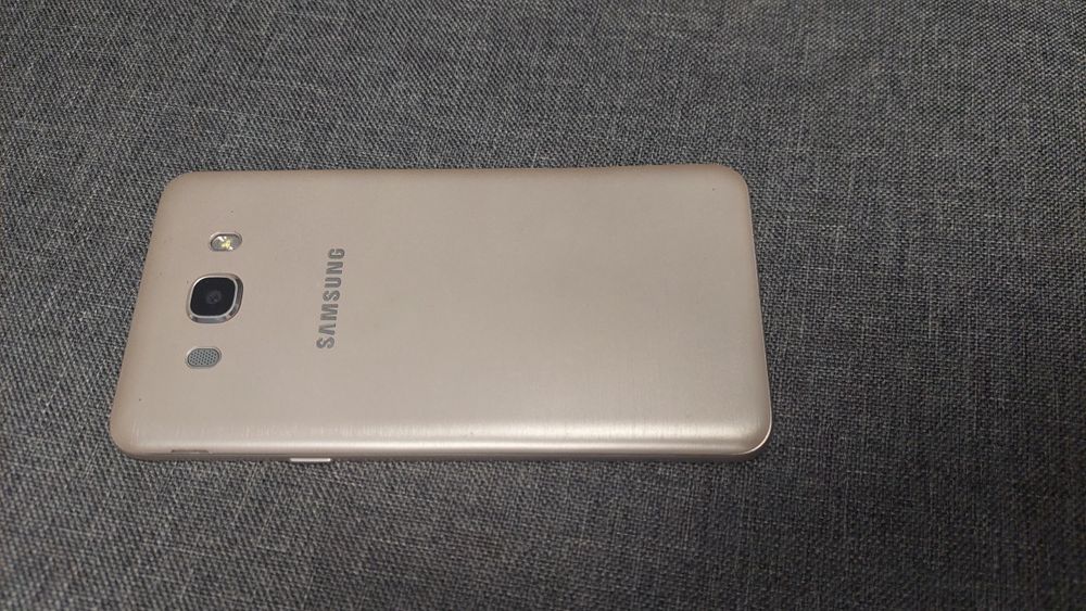 Samsung  J7  2015