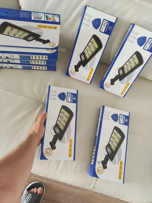 Set 4 bucăți Lampa Solara Gradina cu senzor și Telecomanda 400w