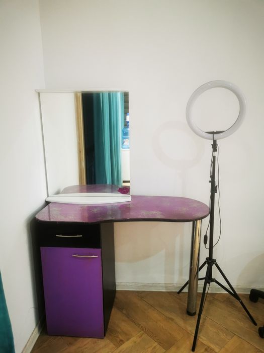 Отдам даром стол, зеркало, лампу