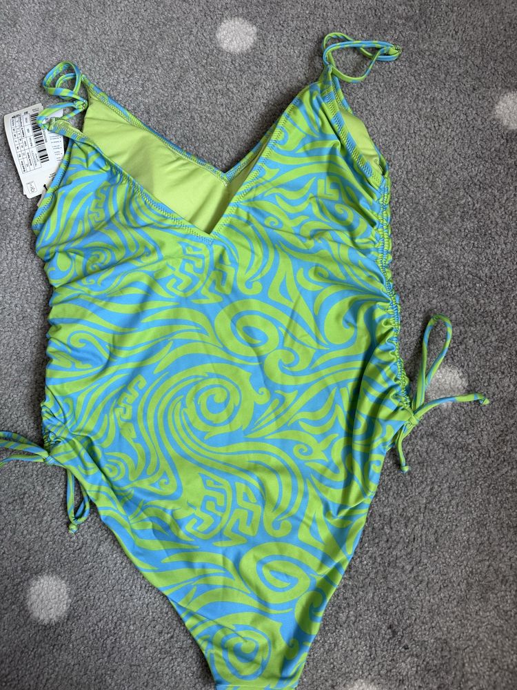 Costum de baie nou L